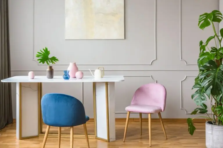 Abstract paintings are one of the most popular choices for modern interiors. Their versatility and expressive nature make them suitable for almost any space. Unlike traditional art, abstract paintings do not follow strict forms. This allows viewers to interpret them in their own way, making the artwork more personal. They work especially well in living rooms, offices, and creative spaces. Bold colors add energy, while subtle tones create a calm and sophisticated atmosphere. If you want a stylish and contemporary look, abstract art is always a great choice.