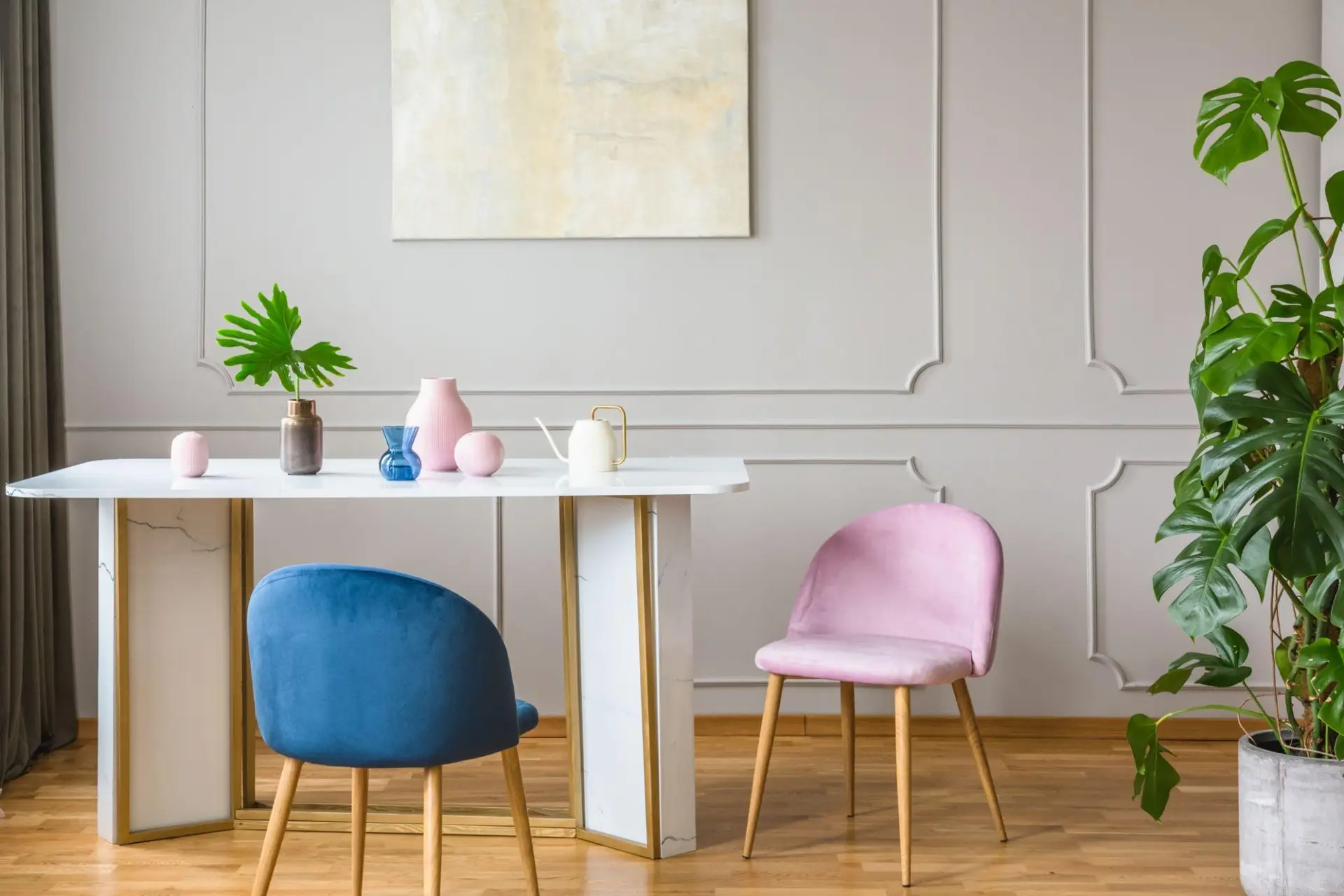 Abstract paintings are one of the most popular choices for modern interiors. Their versatility and expressive nature make them suitable for almost any space. Unlike traditional art, abstract paintings do not follow strict forms. This allows viewers to interpret them in their own way, making the artwork more personal. They work especially well in living rooms, offices, and creative spaces. Bold colors add energy, while subtle tones create a calm and sophisticated atmosphere. If you want a stylish and contemporary look, abstract art is always a great choice.